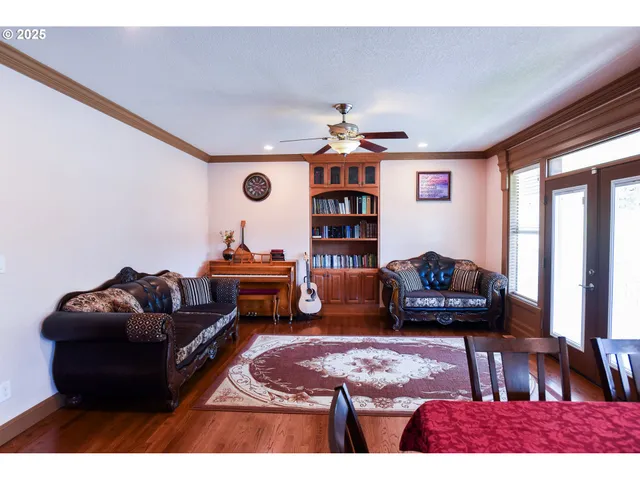 $899,900 | 6107 Northeast Erin Way, Vancouver, WA 98686