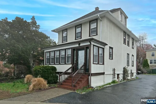 $749,000 | 236 Rochelle Avenue, Rochelle Park, NJ 07662