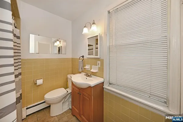 $749,000 | 236 Rochelle Avenue, Rochelle Park, NJ 07662