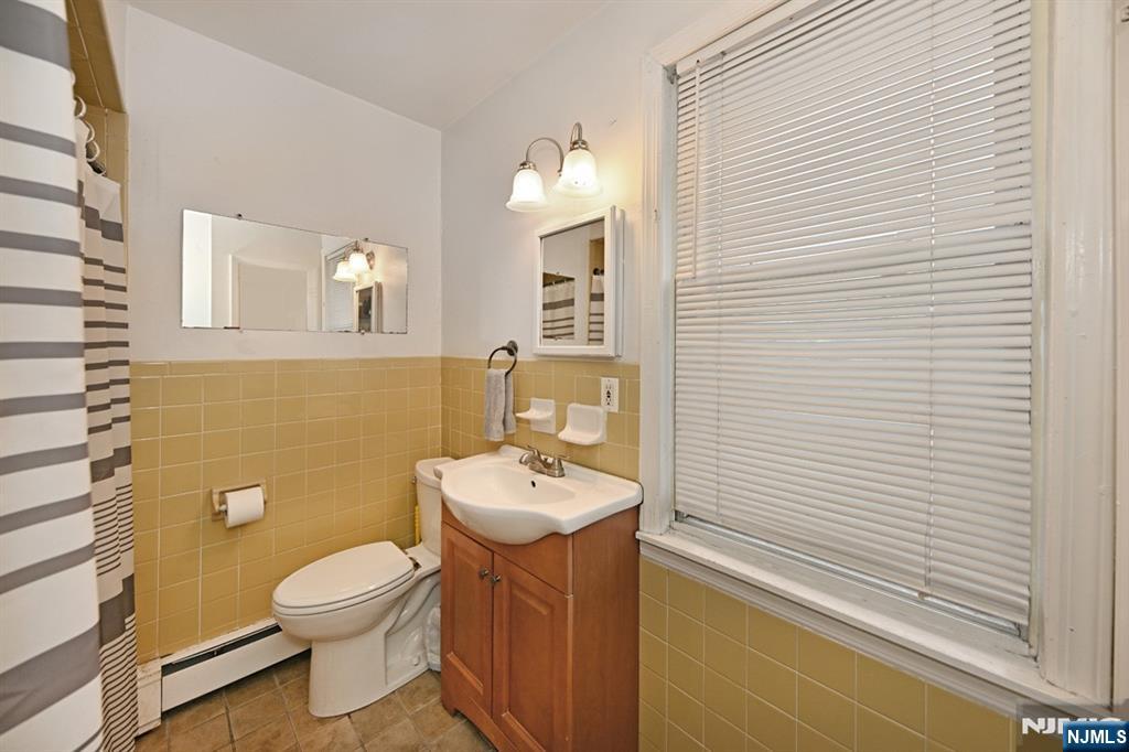 236 Rochelle Avenue Rochelle Park, NJ 07662 - Photo 19 of 26