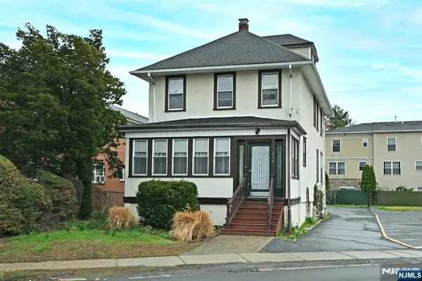 $749,000 | 236 Rochelle Avenue, Rochelle Park, NJ 07662