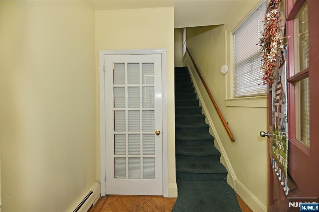 236 Rochelle Avenue Rochelle Park, NJ 07662 - Photo 3 of 26