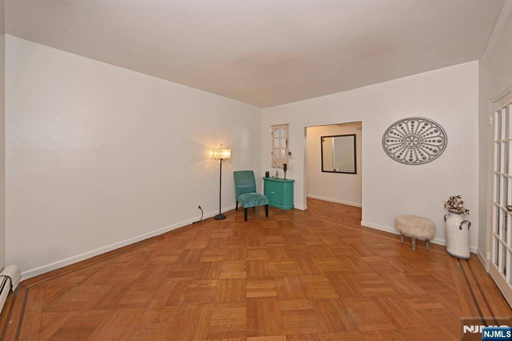 236 Rochelle Avenue Rochelle Park, NJ 07662 - Photo 5 of 26