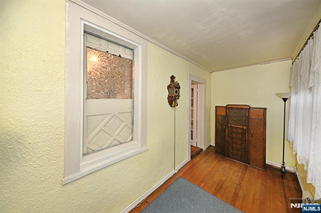 236 Rochelle Avenue Rochelle Park, NJ 07662 - Photo 7 of 26