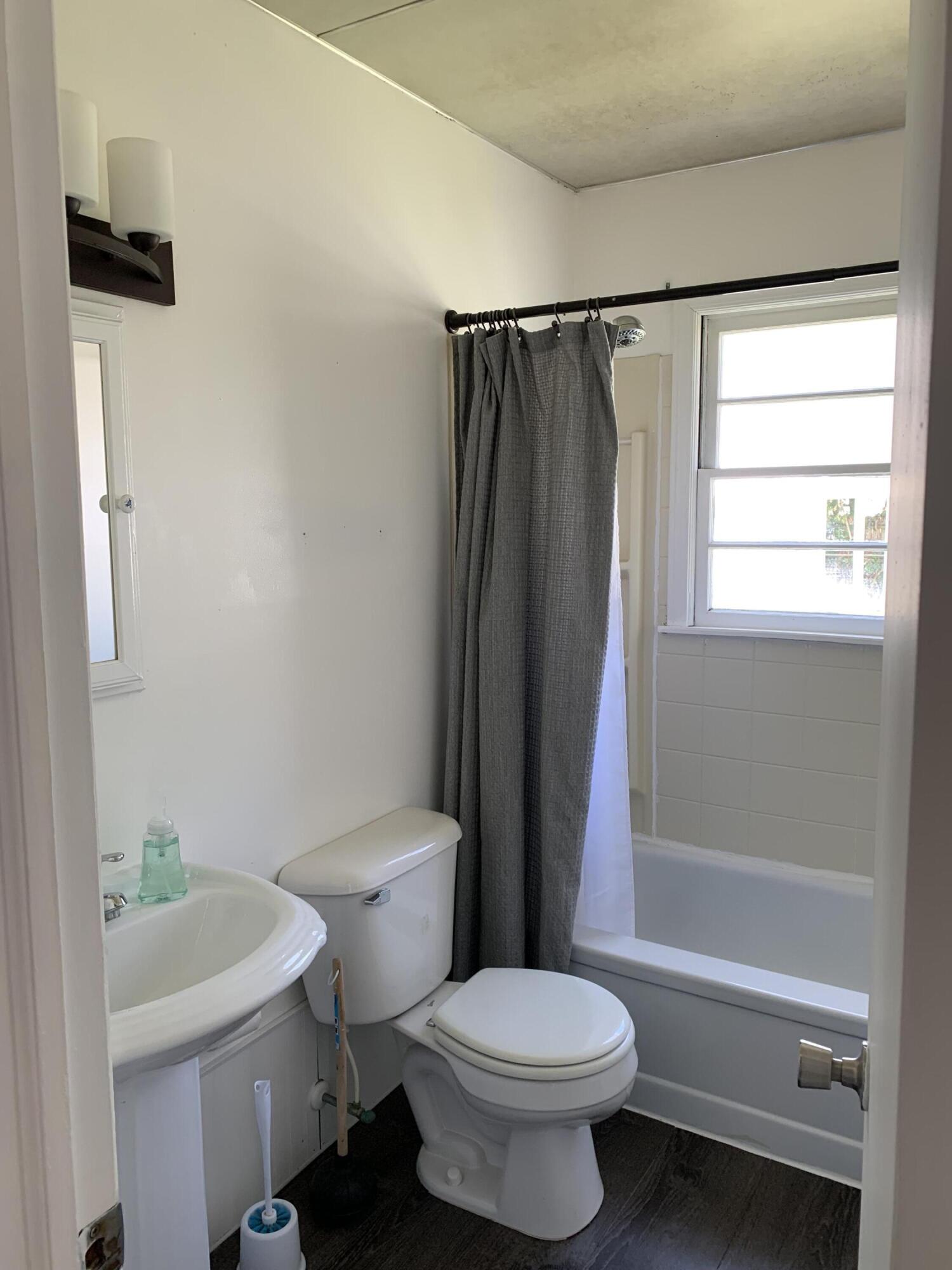 733 East Cavanaugh Road Lansing, MI 48910 - Photo 11 of 16 IMG-1673