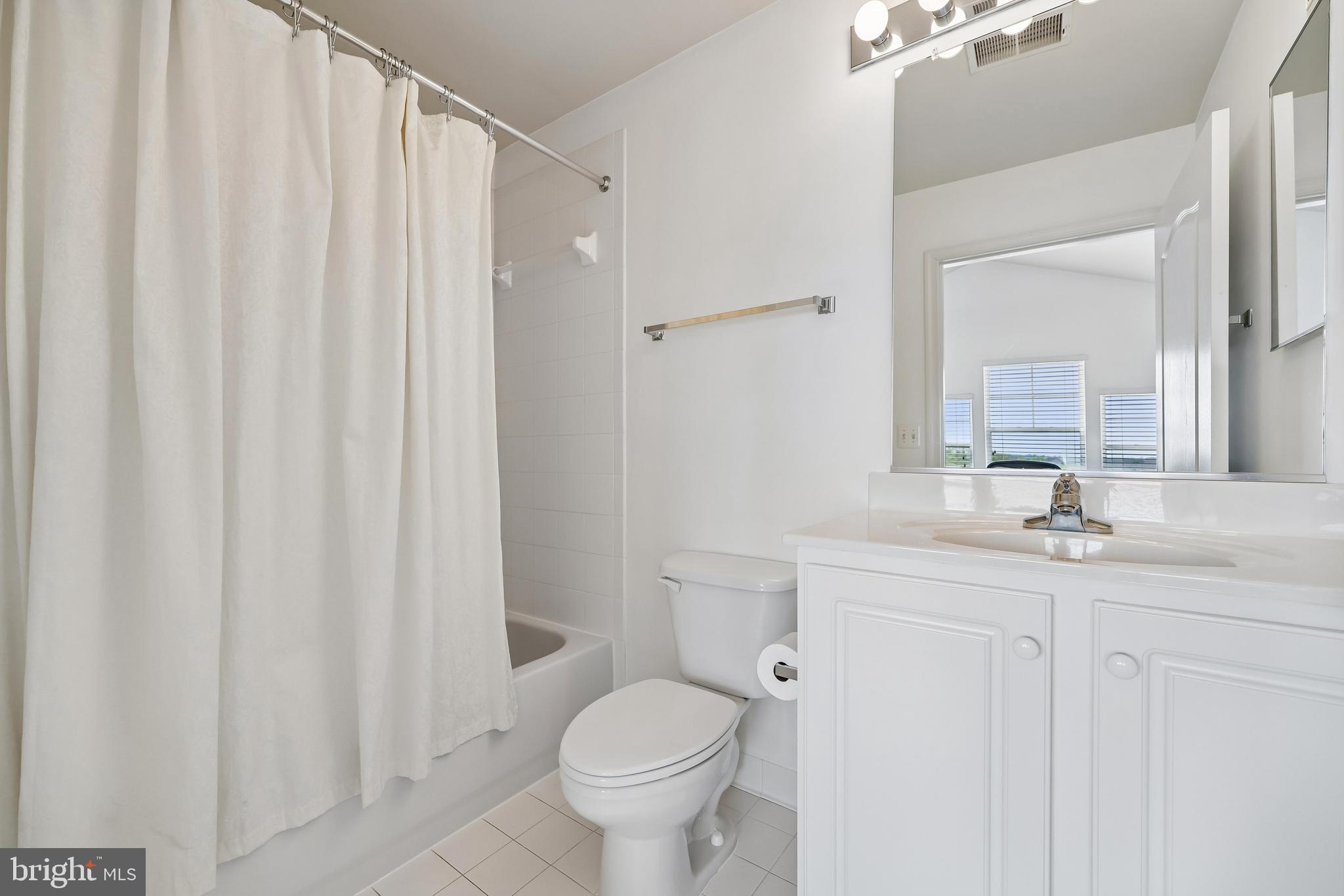 12824 Clarksburg Square Road, Unit 403 Clarksburg, MD 20871 - Photo 21 of 38 Upper level ensuite bathroom