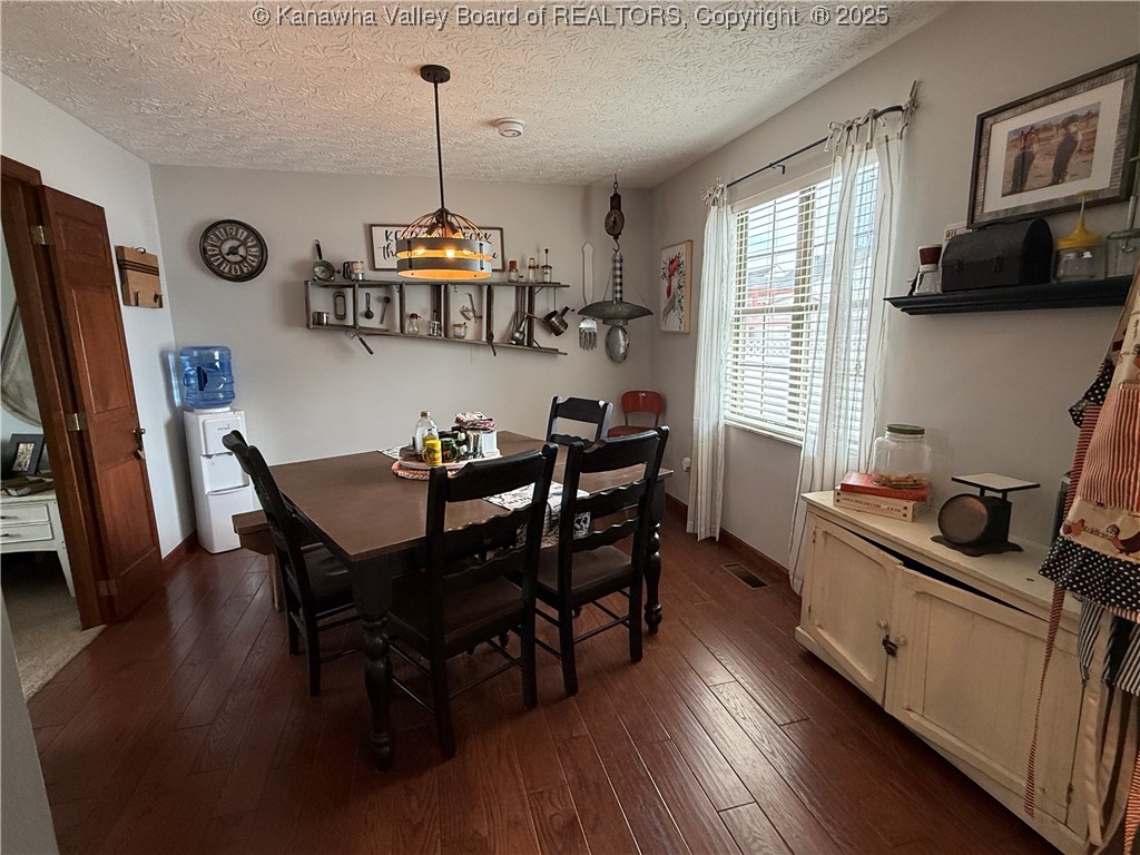 1 Wakefield Road Point Pleasant, WV 25550 - Photo 10 of 28 Dining room
