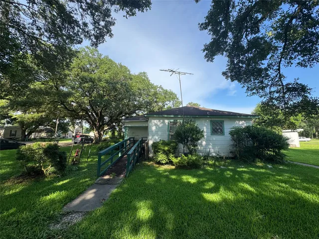 a view of a garden with a fountain