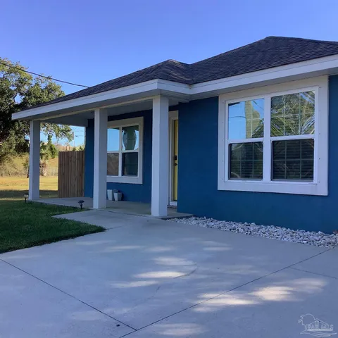 a view of entrance of the house
