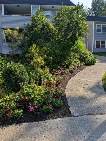 $2,300 | 10 Wild Oaks Road, Unit 124, Goldens Bridge, NY 10526