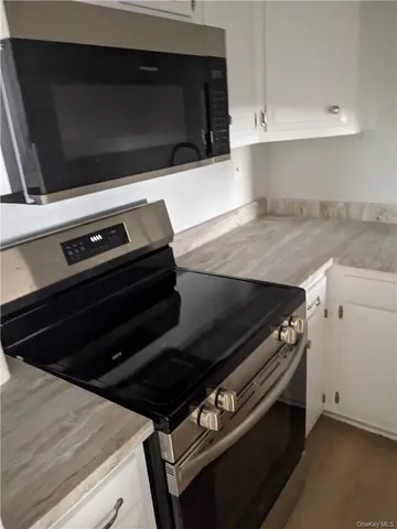 $2,300 | 10 Wild Oaks Road, Unit 124, Goldens Bridge, NY 10526