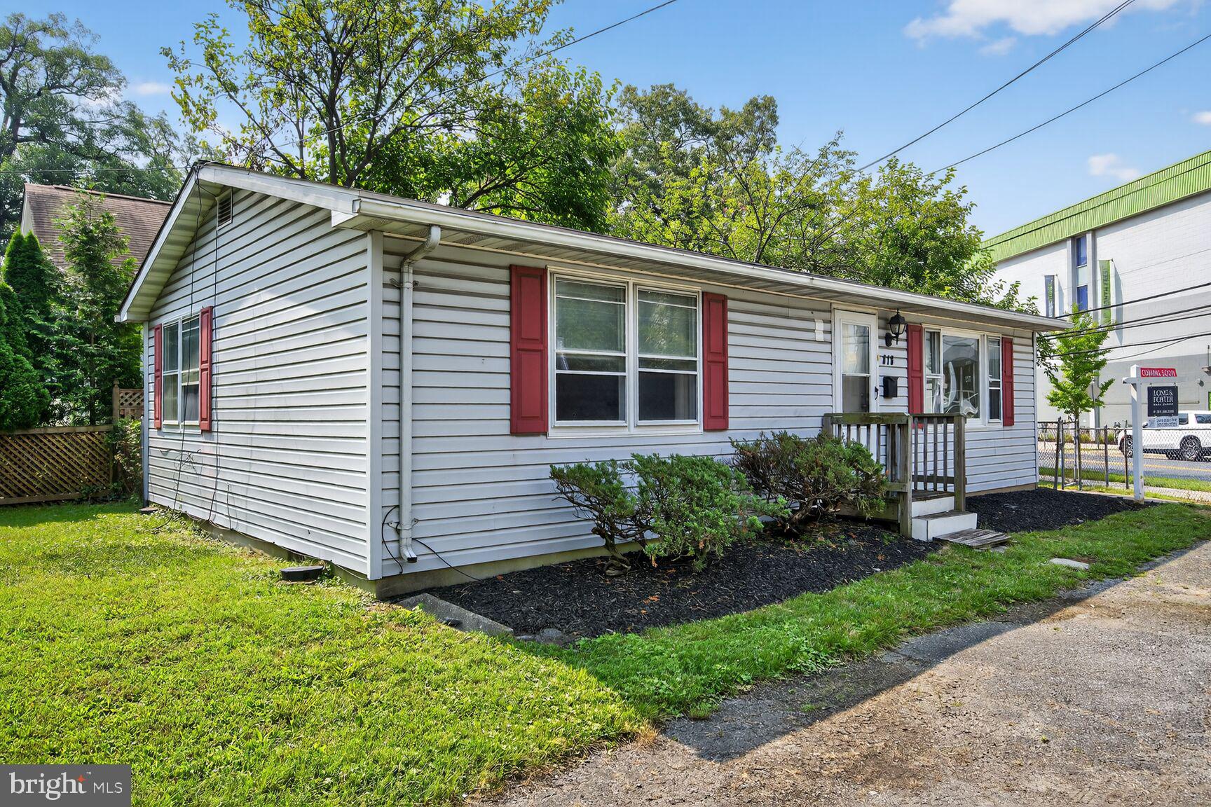 816 Islington Street Silver Spring, MD 20910 - Photo 2 of 18 a front view of a house with garden