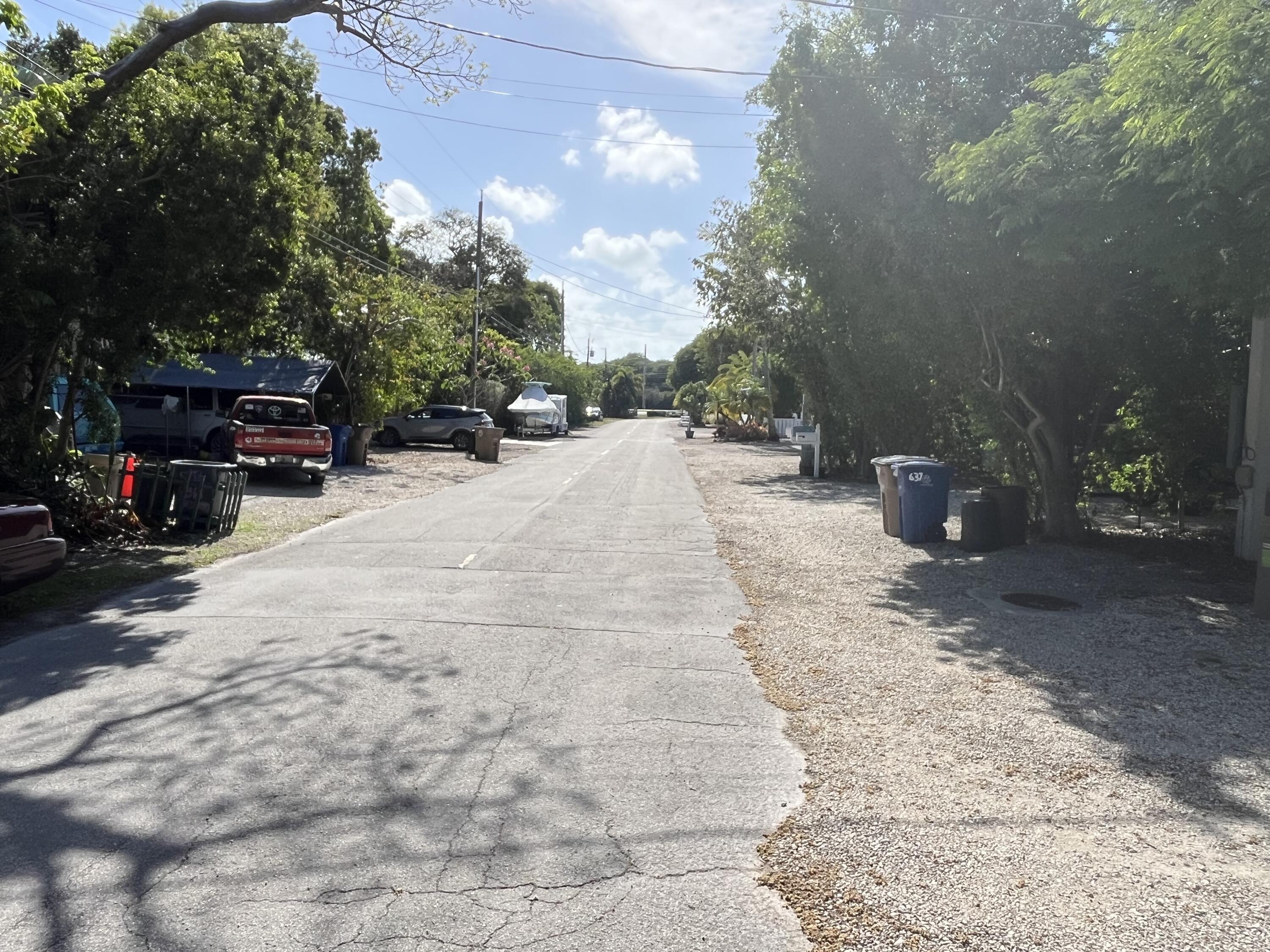 639 Cabrera Street Key Largo, FL 33037 - Photo 9 of 24 a view of the roadside