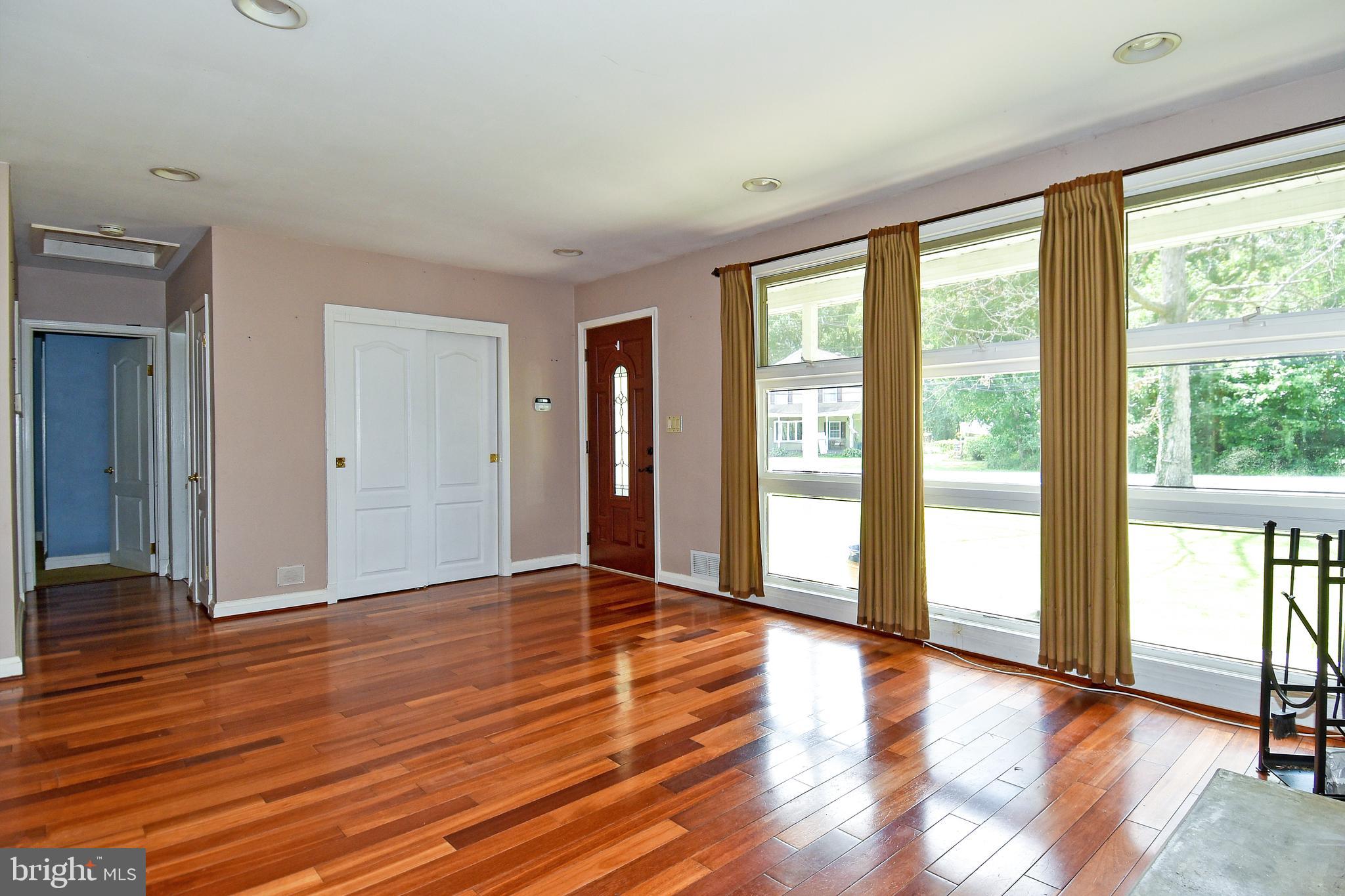 1704 Turkey Point Road Baltimore, MD 21221 - Photo 5 of 35