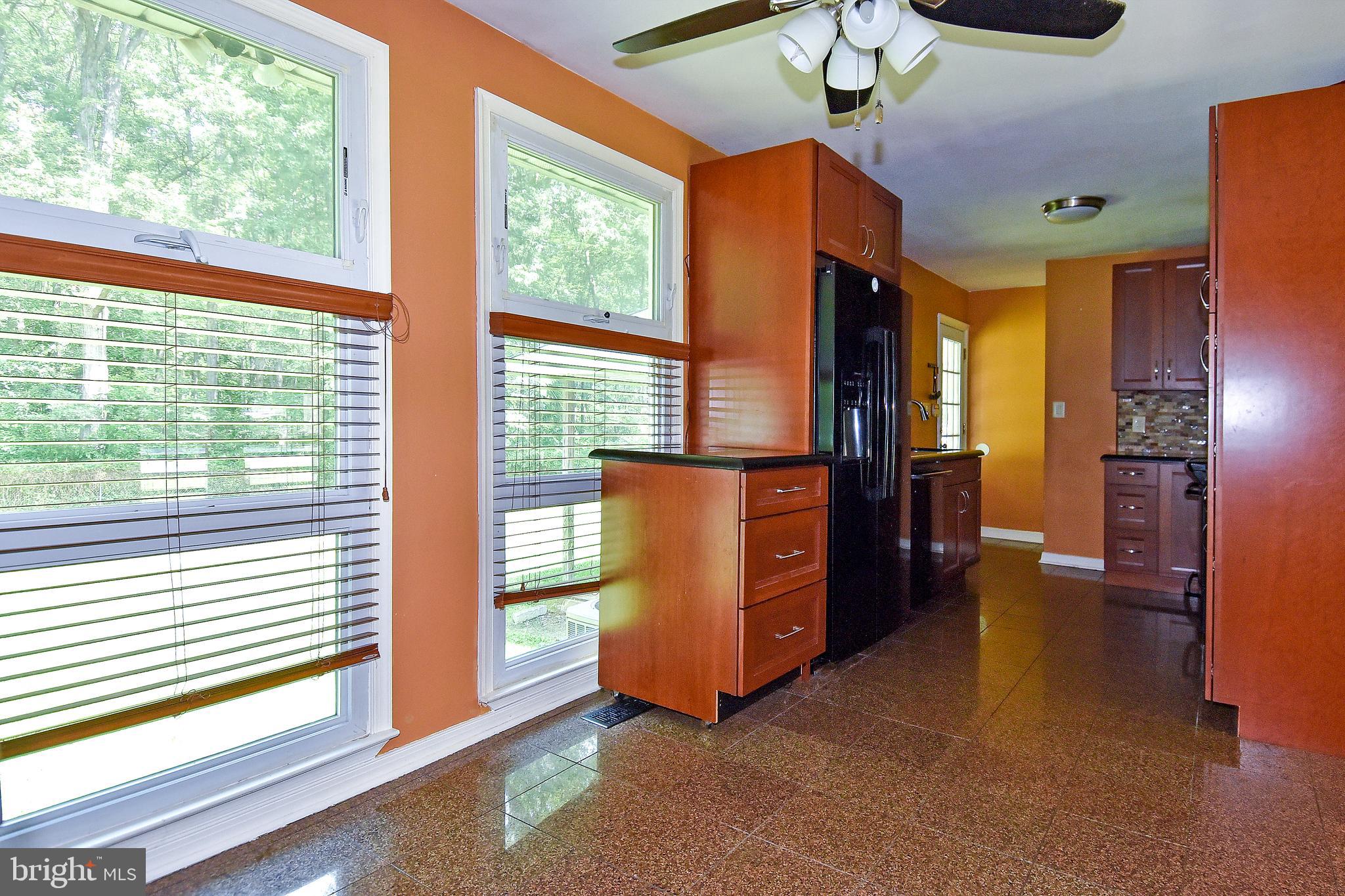 1704 Turkey Point Road Baltimore, MD 21221 - Photo 6 of 35