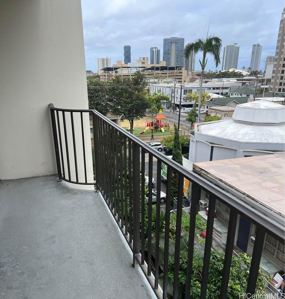 1112 Kinau Street, Unit 506 Honolulu, HI 96814 - Photo 12 of 12 a view of city from a balcony