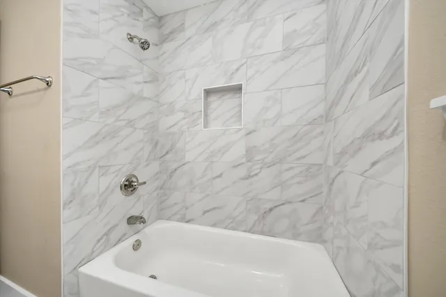 $270,000 | 7406 West Lambuth Lane, Deer Park, TX 77536