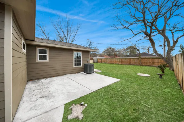 $270,000 | 7406 West Lambuth Lane, Deer Park, TX 77536