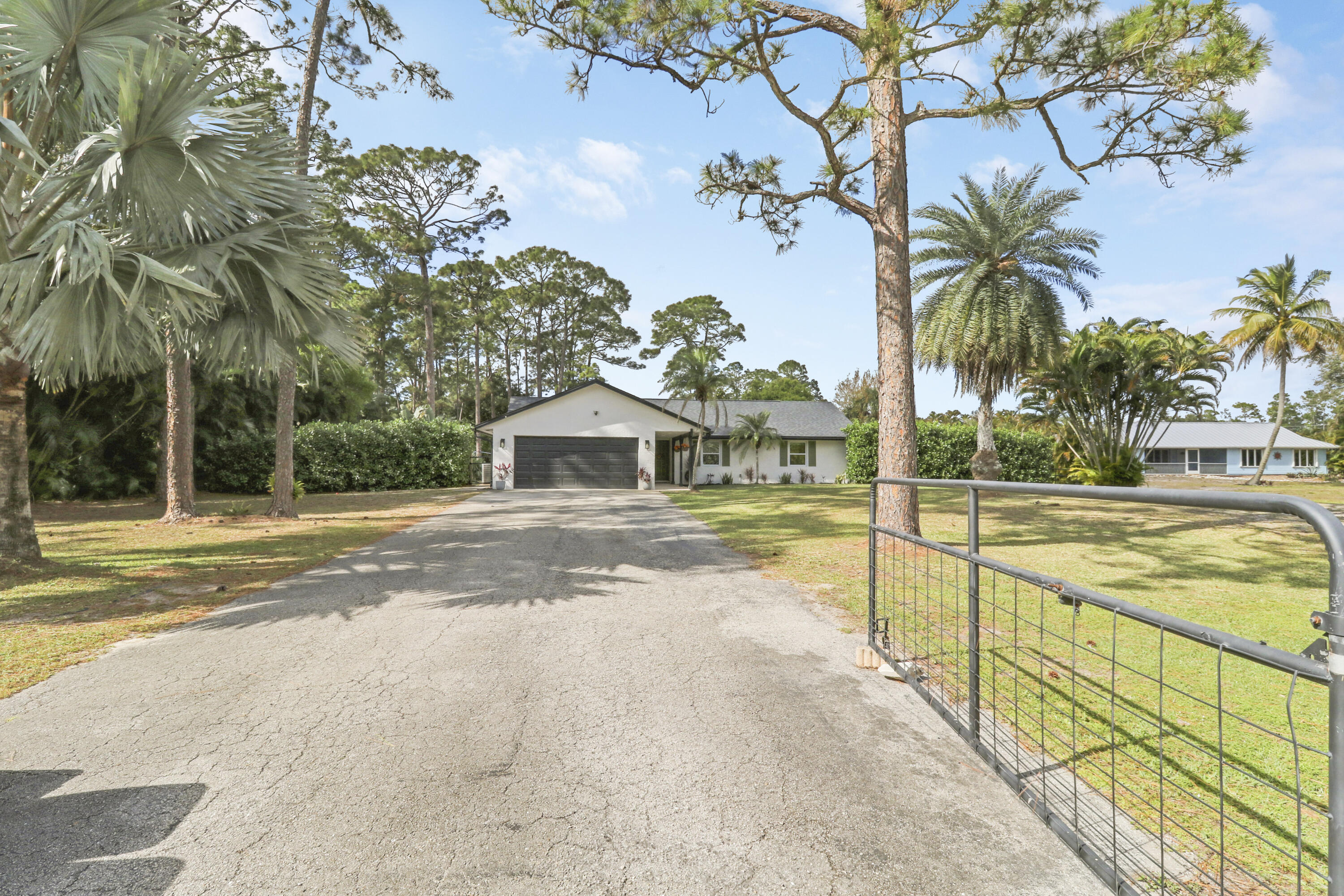 17941 Bridle Lane Jupiter, FL 33478 - Photo 3 of 39 House-34