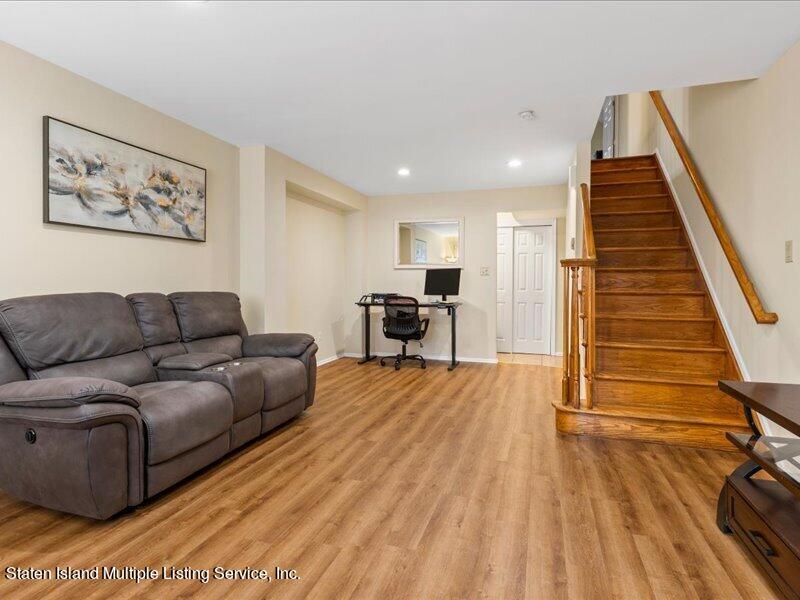 4581 Amboy Road Staten Island, NY 10312 - Photo 3 of 27 Living room