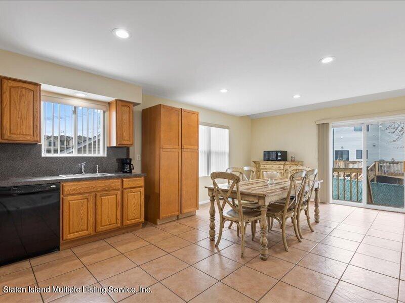 4581 Amboy Road Staten Island, NY 10312 - Photo 7 of 27 Kitchen