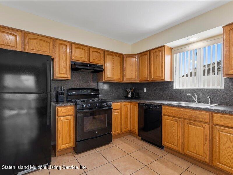 4581 Amboy Road Staten Island, NY 10312 - Photo 9 of 27 Kitchen