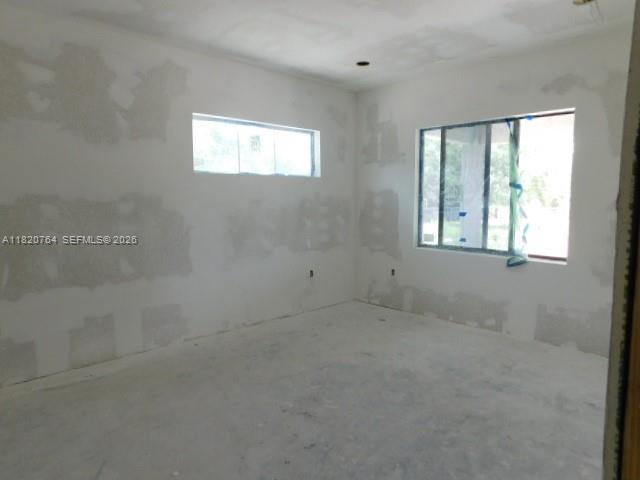 160 North Isora Street Clewiston, FL 33440 - Photo 20 of 26 an empty room with windows