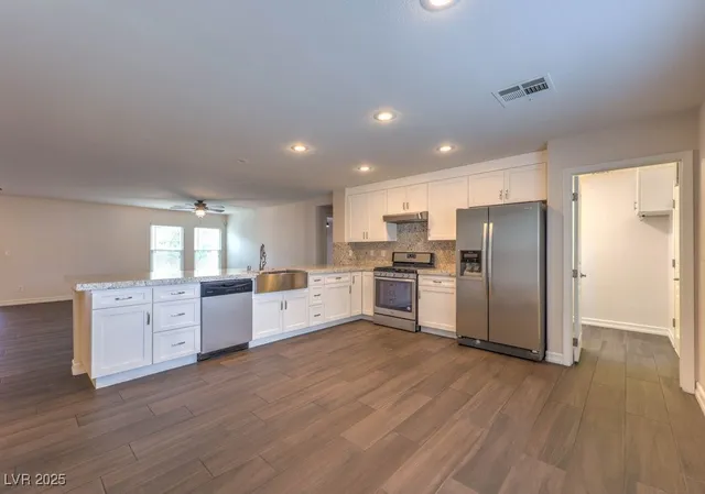 $2,400 | 2705 Port Lewis Avenue, Henderson, NV 89052