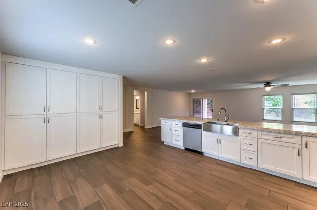 $2,400 | 2705 Port Lewis Avenue, Henderson, NV 89052