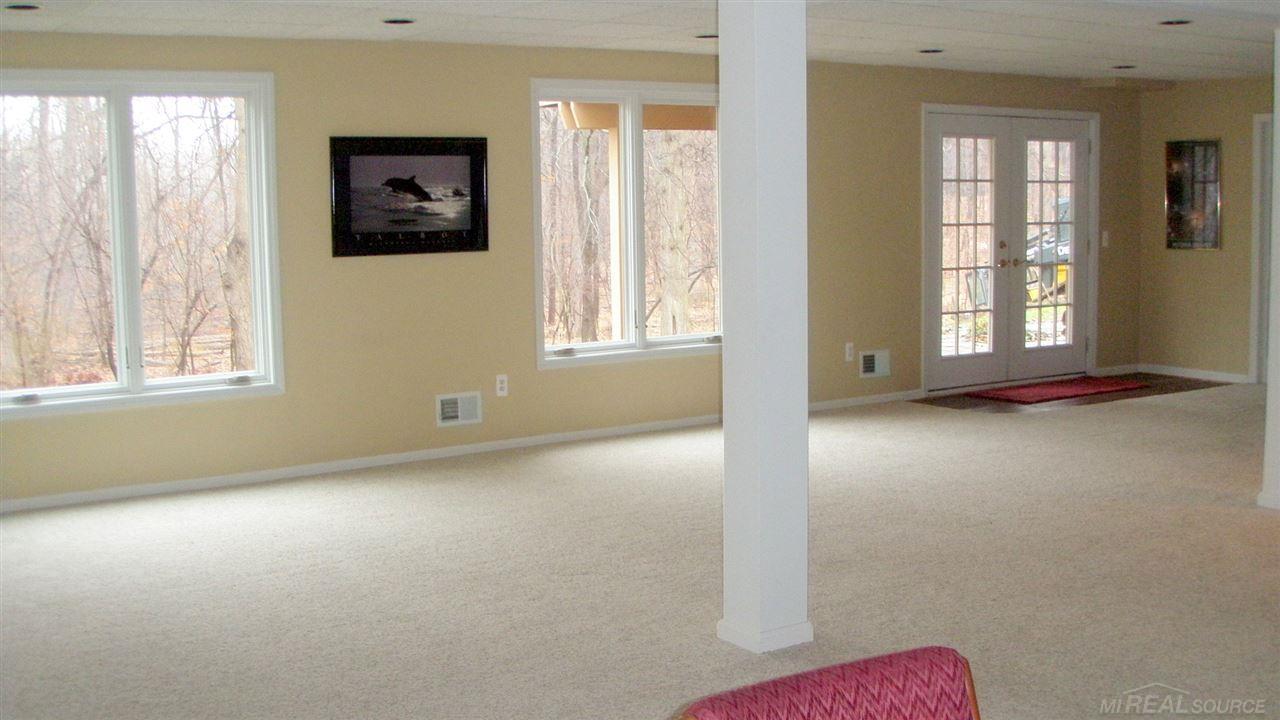 2181 Clinton View Circle Rochester Hills, MI 48309 - Photo 22 of 33