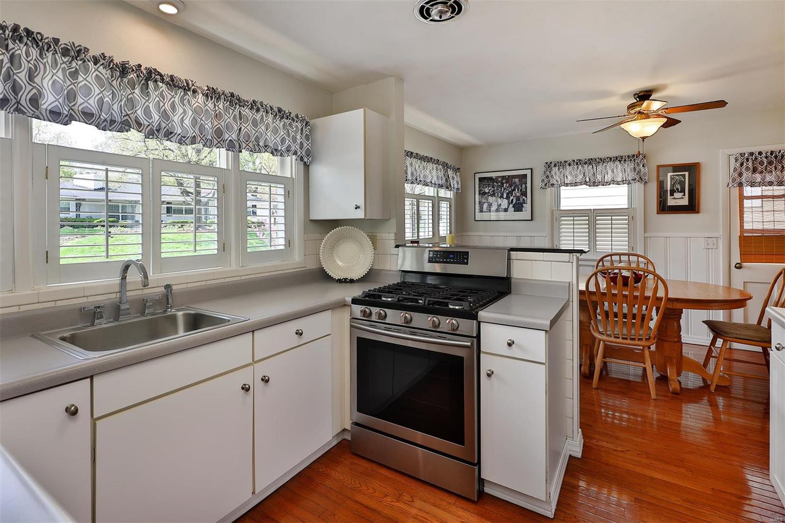 1302 Bridle Road Webster Groves, MO 63119 - Photo 2 of 22 Gallery Image 2