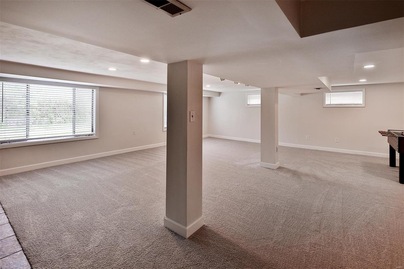 1302 Bridle Road Webster Groves, MO 63119 - Photo 18 of 22 Gallery Image 18