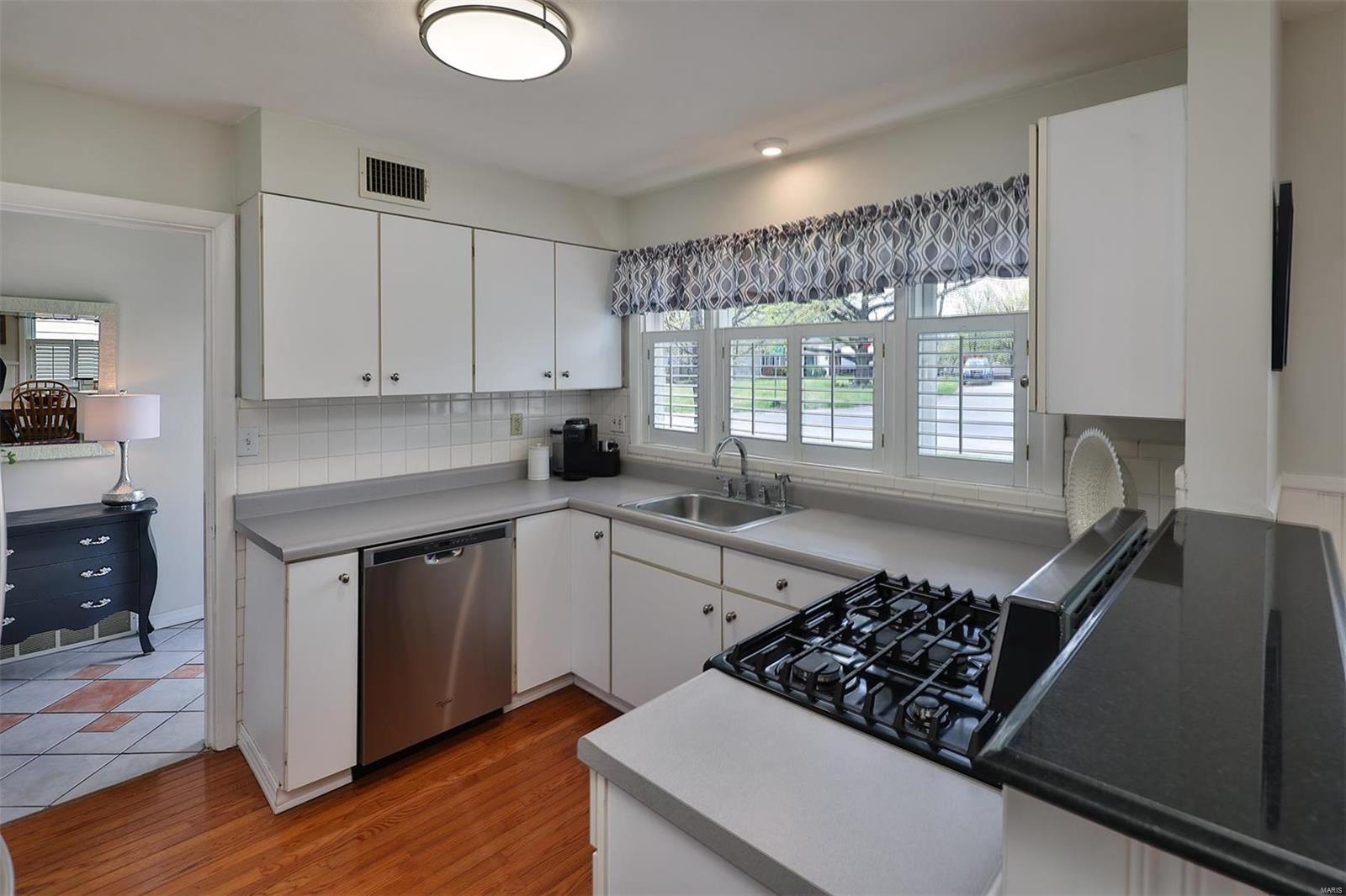1302 Bridle Road Webster Groves, MO 63119 - Photo 3 of 22 Gallery Image 3