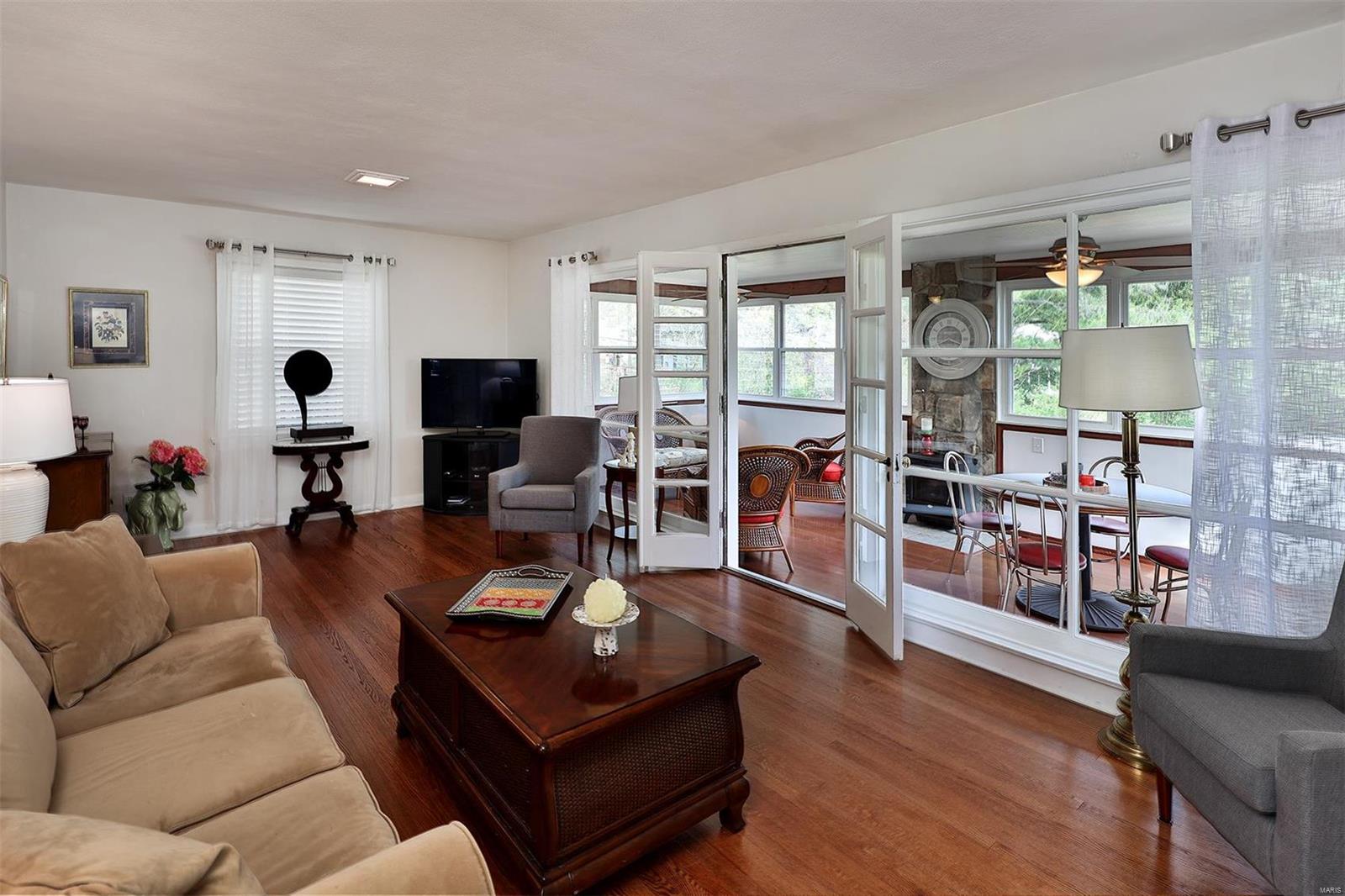 1302 Bridle Road Webster Groves, MO 63119 - Photo 8 of 22 Gallery Image 8