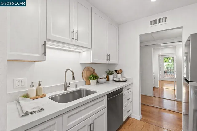 $309,000 | 470 North Civic Drive, Unit 208, Walnut Creek, CA 94596