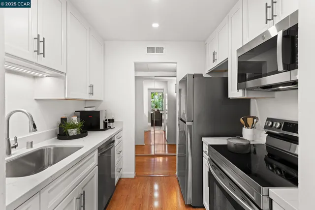 $309,000 | 470 North Civic Drive, Unit 208, Walnut Creek, CA 94596