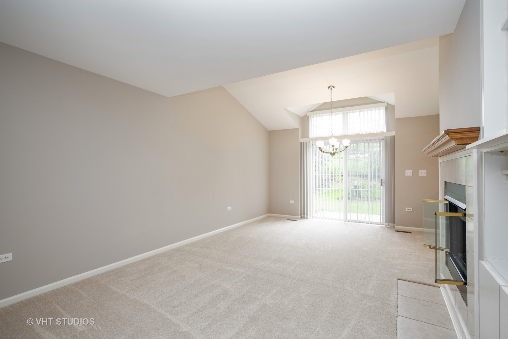 1978 Gary Court, Unit B Schaumburg, IL 60193 - Photo 4 of 11