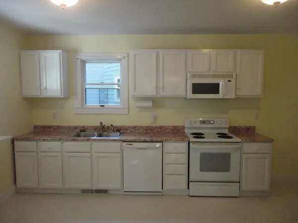 $3,200 | 39 East Bowery Street, Newport, RI 02840