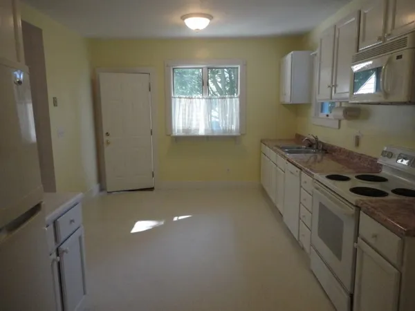 $3,200 | 39 East Bowery Street, Newport, RI 02840