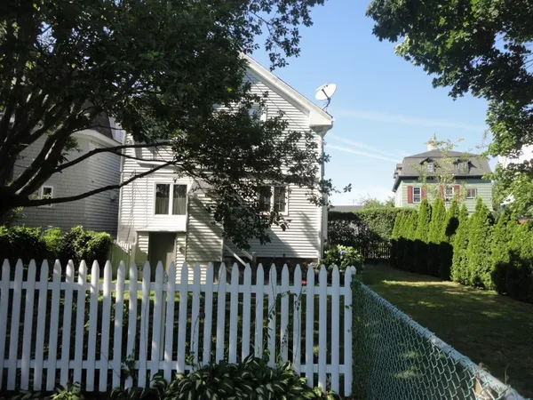 $3,200 | 39 East Bowery Street, Newport, RI 02840