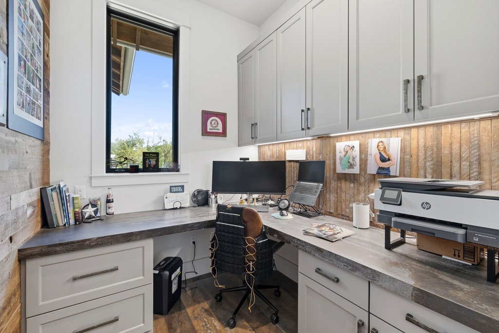 1660 Windmill Run Wimberley, TX 78676 - Photo 28 of 40 a workstation with a sink and a cabinets