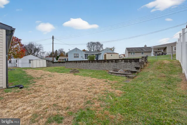 a view of a house with a backyard