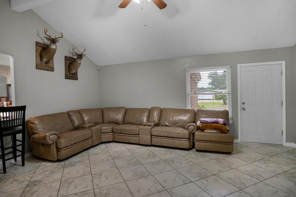 318 Pelham Road Fort Walton Beach, FL 32547 - Photo 5 of 21 20250529195207162369000000-o