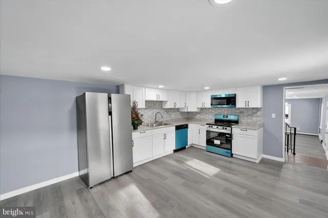 a view of an empty room with room and closet