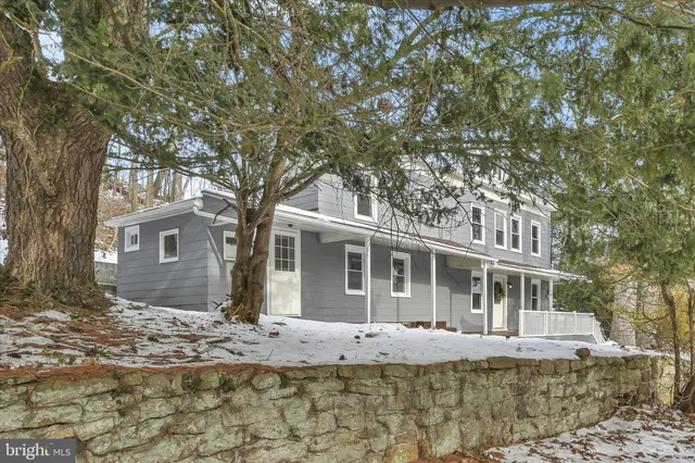 a front view of house with yard