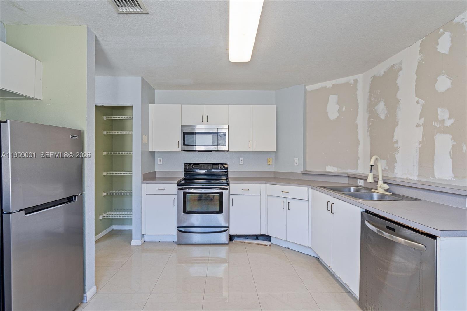 17319 Southwest 22nd Street Miramar, FL 33029 - Photo 15 of 61