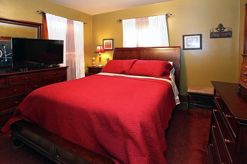 233 Friday Road Pittsburgh, PA 15209 - Photo 12 of 21 Master bedroom on first floor
