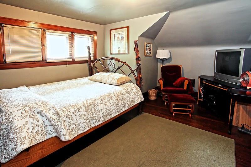 233 Friday Road Pittsburgh, PA 15209 - Photo 14 of 21 upstairs bedroom