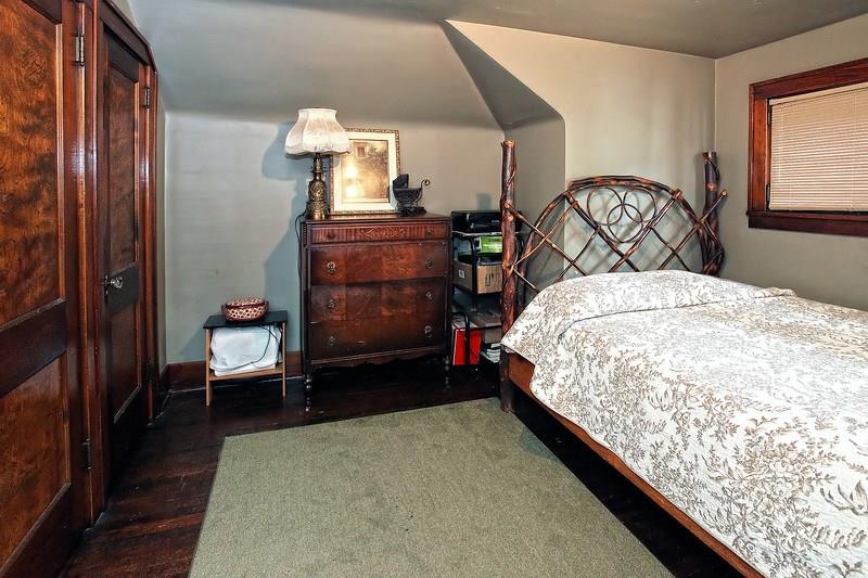 233 Friday Road Pittsburgh, PA 15209 - Photo 15 of 21 upstairs bedroom