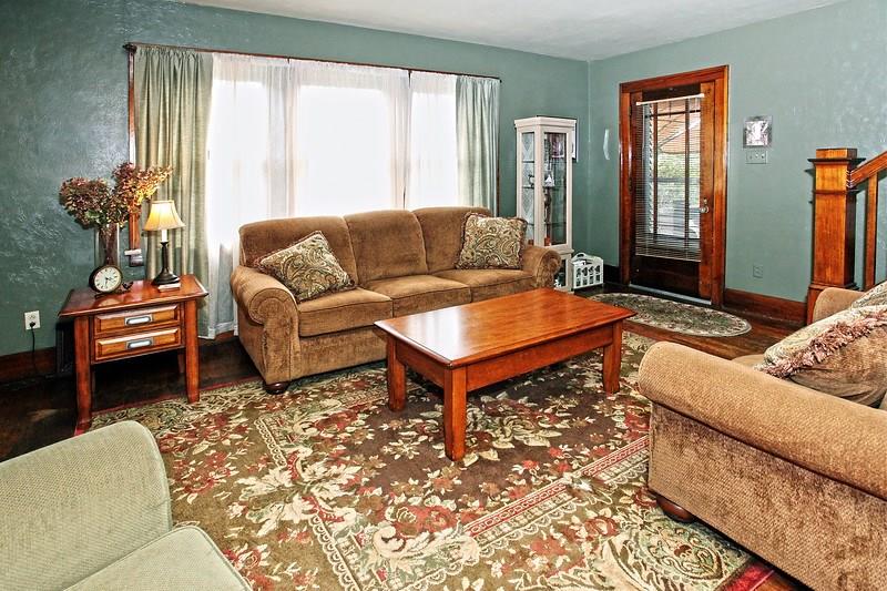 233 Friday Road Pittsburgh, PA 15209 - Photo 5 of 21 living room
